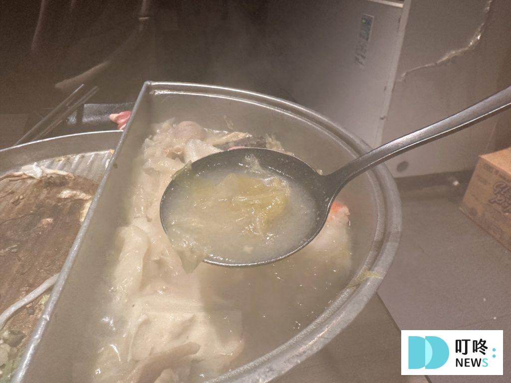 鍋in|小火鍋、火烤兩吃鍋開箱!大學生必去的平價火鍋店!公館 鍋in_酸菜白肉鍋湯底