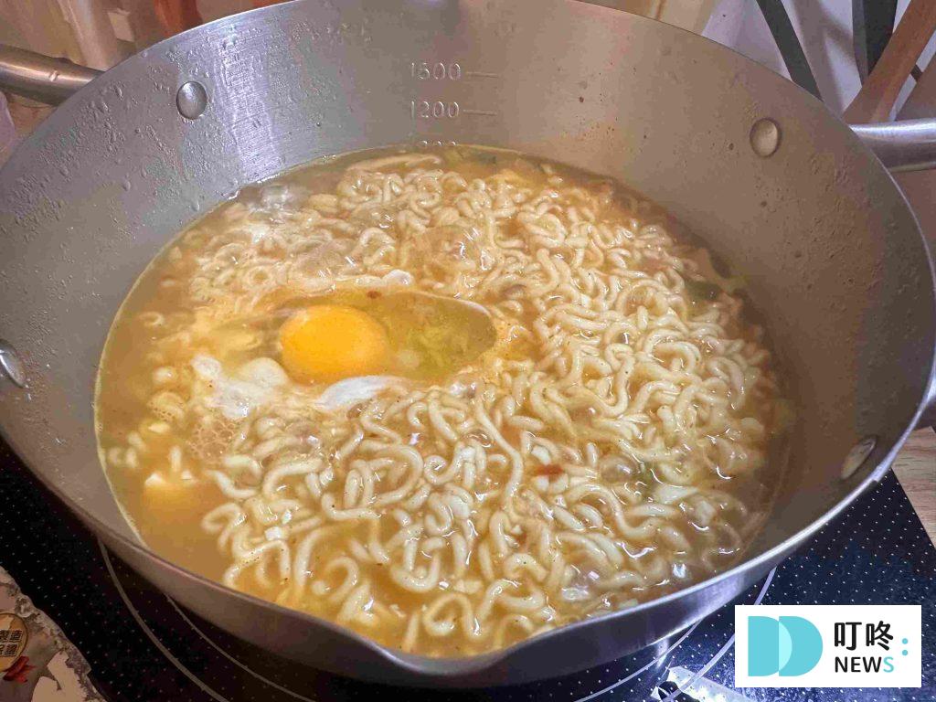 辛拉麵烹煮+蛋