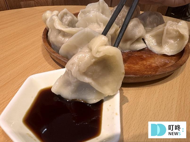曾餃子沾醬油