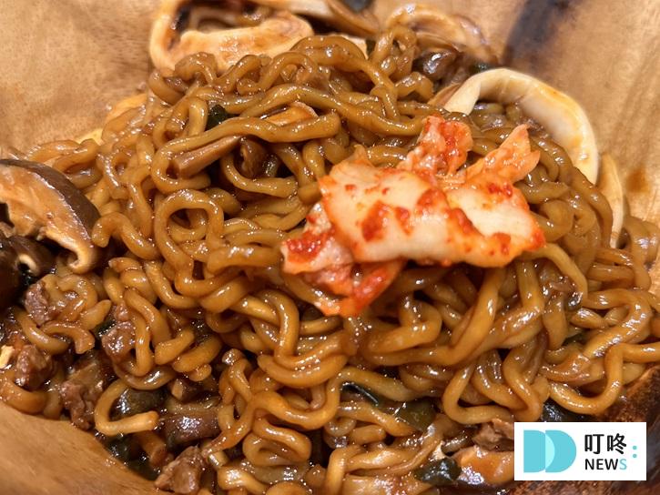 浣熊炸醬+泡菜