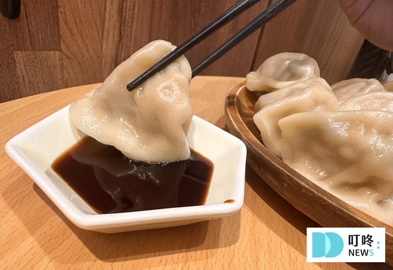 曾餃子剝皮辣椒沾醬油