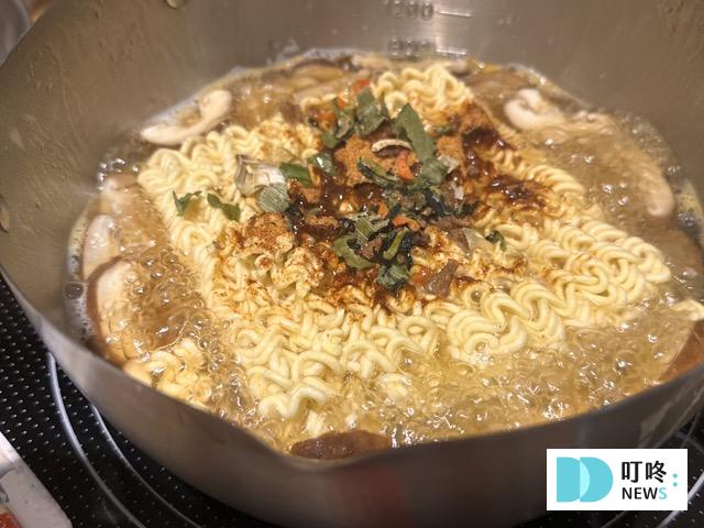 不倒翁泡麵金拉麵烹煮