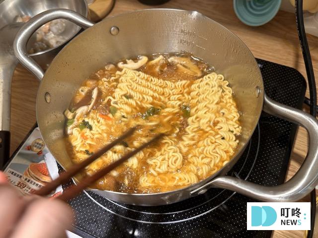 不倒翁泡麵金拉麵烹煮