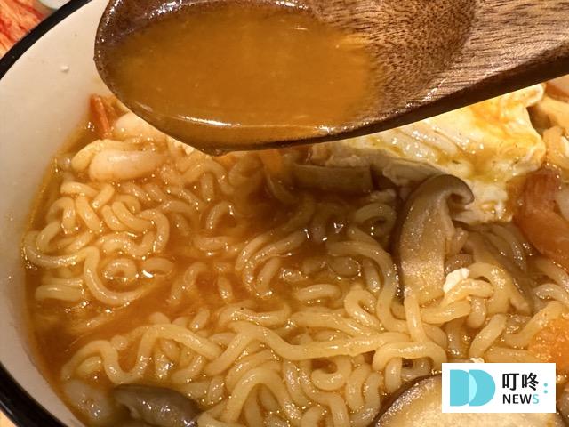 不倒翁泡菜拉麵湯頭