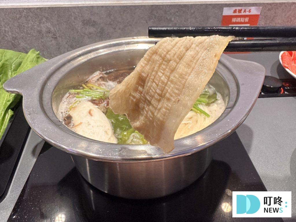 侯黑鍋物|冠軍酸菜+小火鍋!價格、交通、美味度評價懶人包!真實開箱,台北中山區火鍋推薦 侯黑鍋物_豬肉煮熟