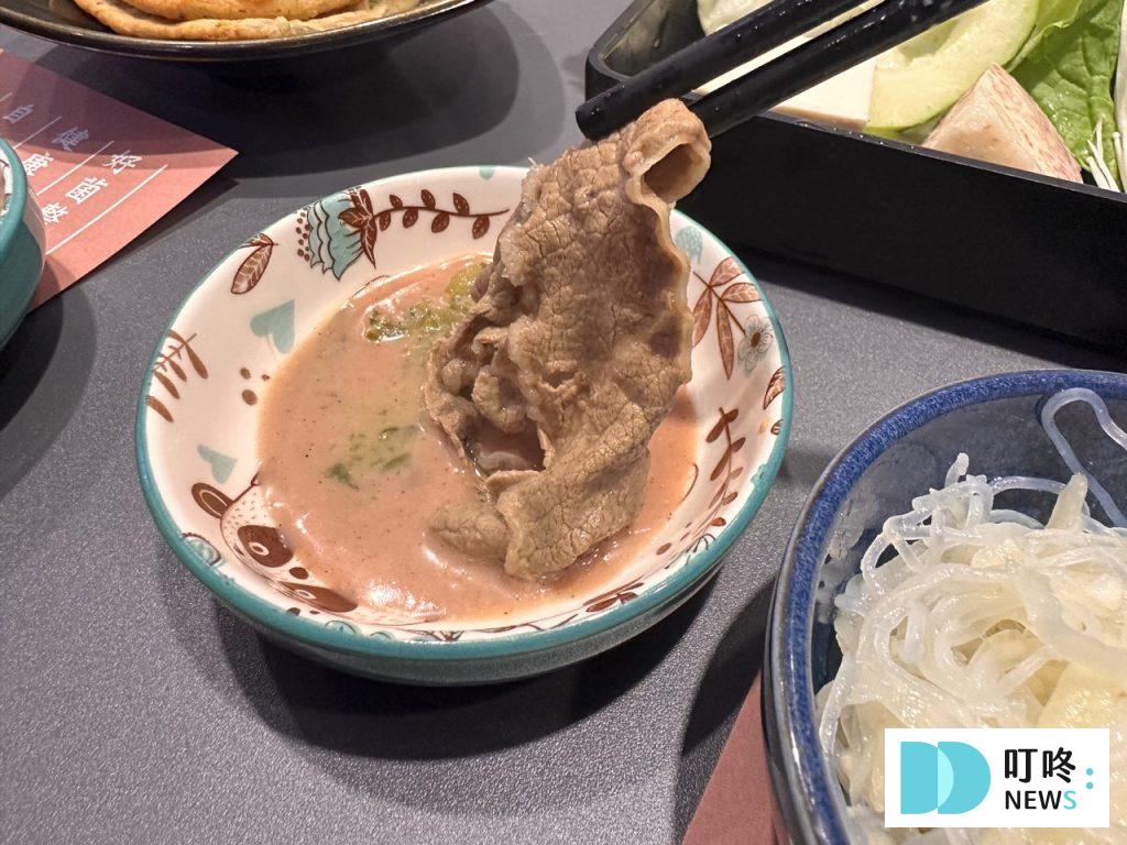 侯黑鍋物|冠軍酸菜+小火鍋!價格、交通、美味度評價懶人包!真實開箱,台北中山區火鍋推薦 侯黑鍋物_牛肉沾醬