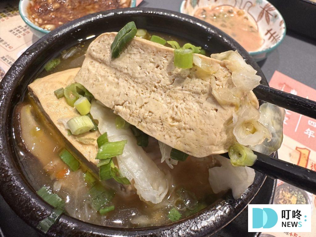 侯黑鍋物|冠軍酸菜+小火鍋!價格、交通、美味度評價懶人包!真實開箱,台北中山區火鍋推薦 侯黑鍋物_臭豆腐2