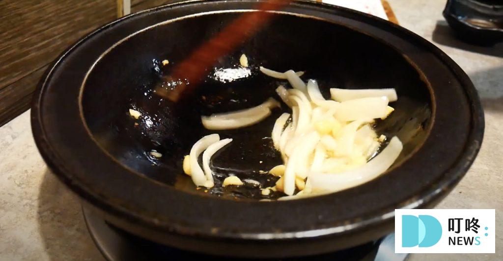 初鍋|板橋區火鍋開箱:平價 CP 值石頭火鍋!食材新鮮但鍋底濃度略顯不足! 初鍋-石頭鍋炒料
