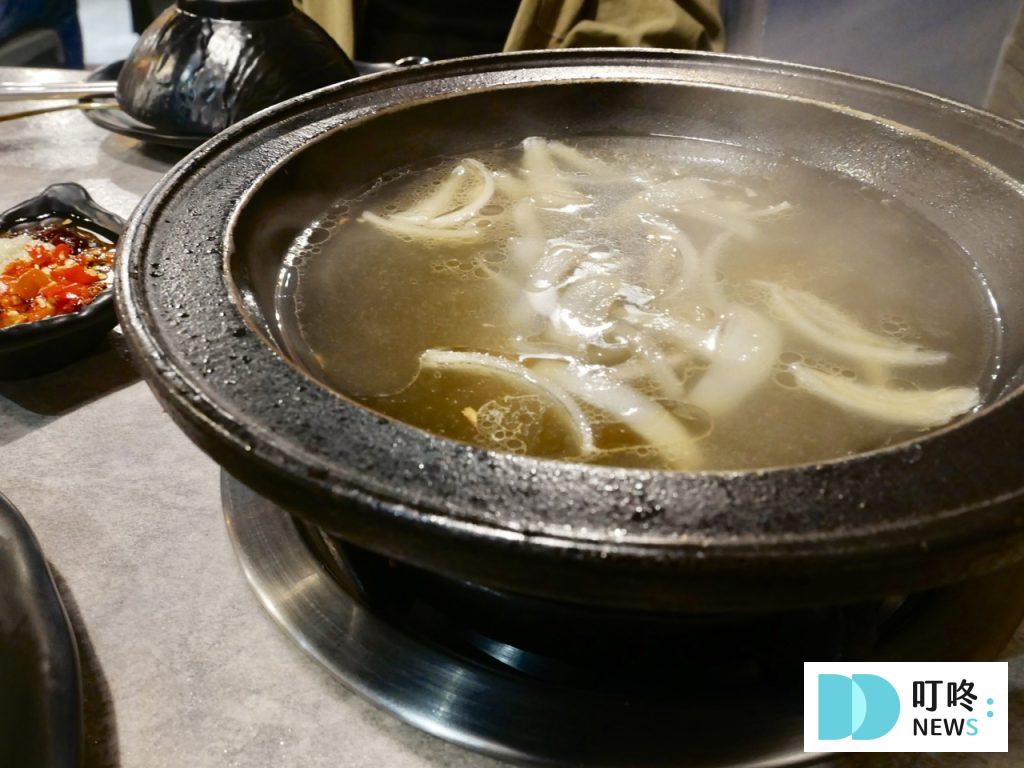 初鍋|板橋區火鍋開箱:平價 CP 值石頭火鍋!食材新鮮但鍋底濃度略顯不足! 初鍋-石頭鍋