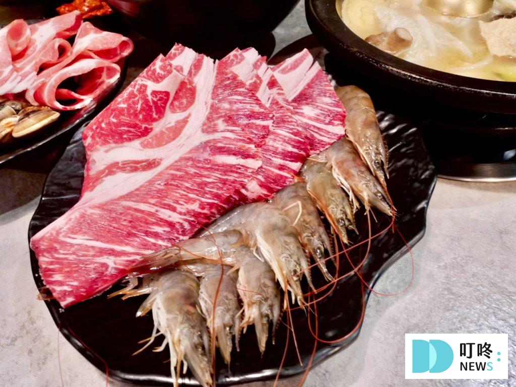 初鍋|板橋區火鍋開箱:平價 CP 值石頭火鍋!食材新鮮但鍋底濃度略顯不足! 初鍋-牛肉