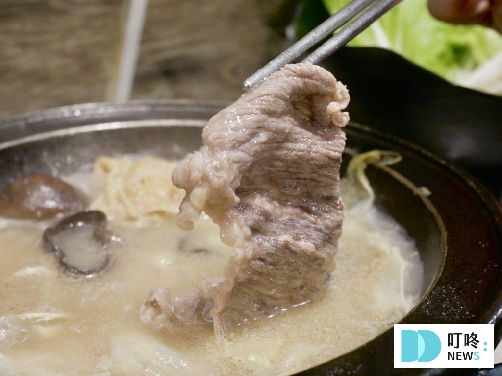 初鍋|板橋區火鍋開箱:平價 CP 值石頭火鍋!食材新鮮但鍋底濃度略顯不足! 初鍋-肉煮熟