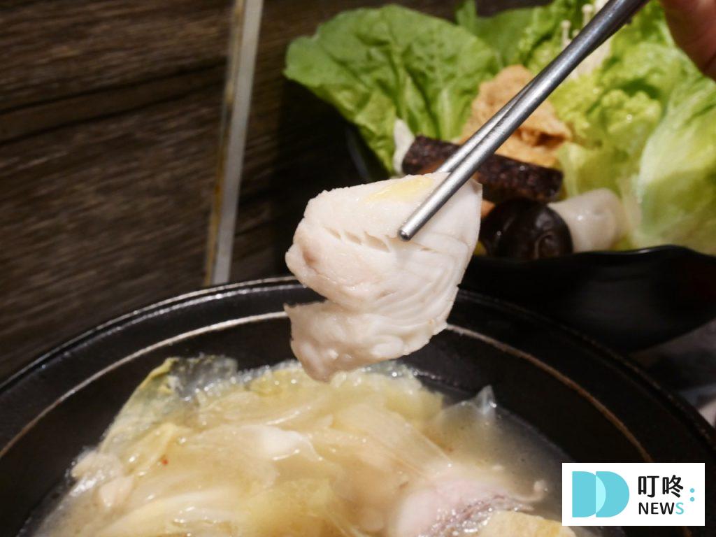 初鍋|板橋區火鍋開箱:平價 CP 值石頭火鍋!食材新鮮但鍋底濃度略顯不足! 初鍋-鯛魚煮熟