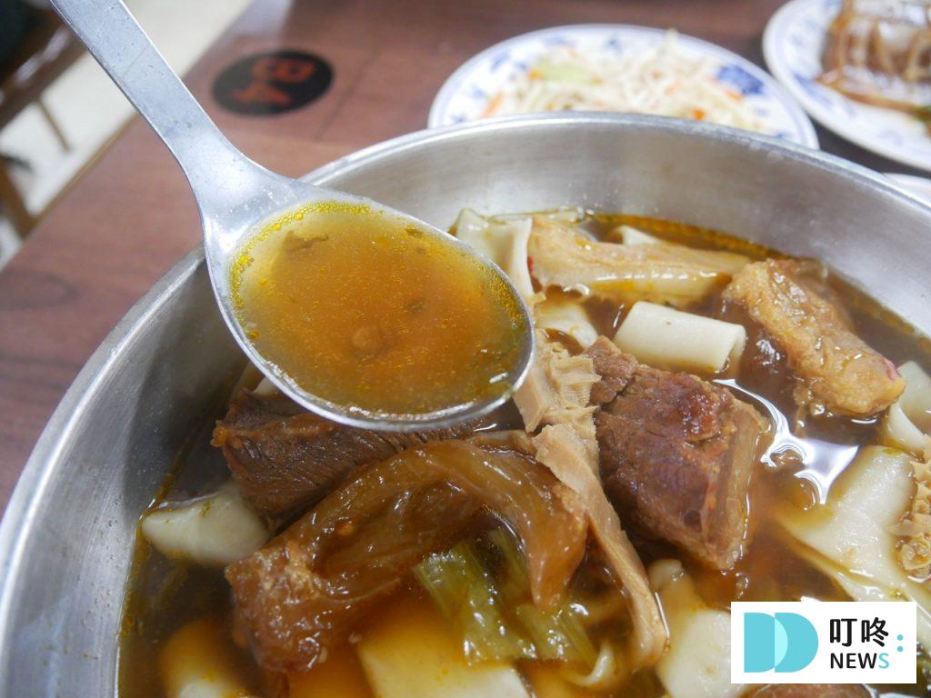 老山東牛肉麵_牛肉麵湯頭