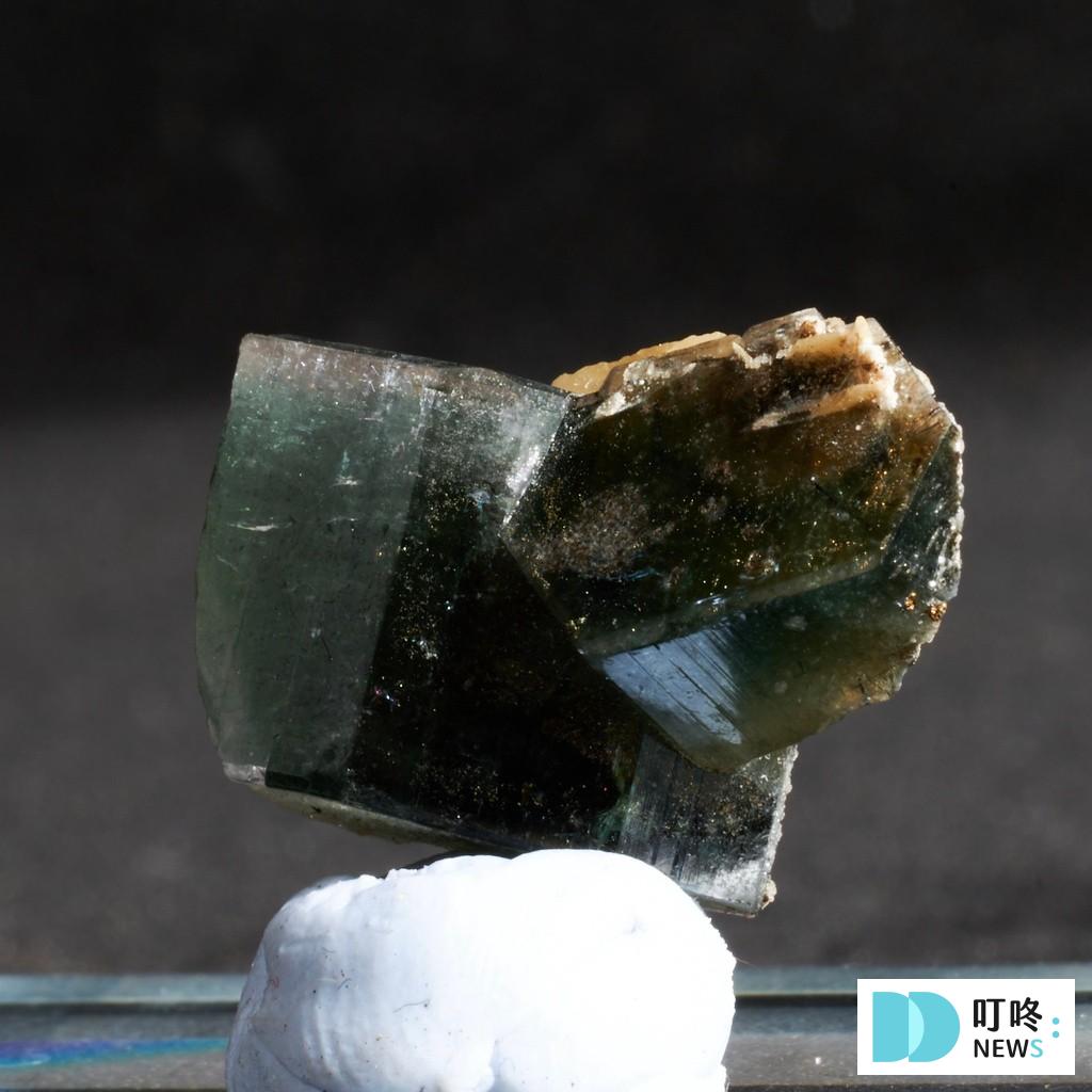 【辦公小物推薦】8款超實用收納、送禮禮物、風水系列辦公小物,陪你上班不無聊 辦公小物_風水系8:晶奇再起|礦石1