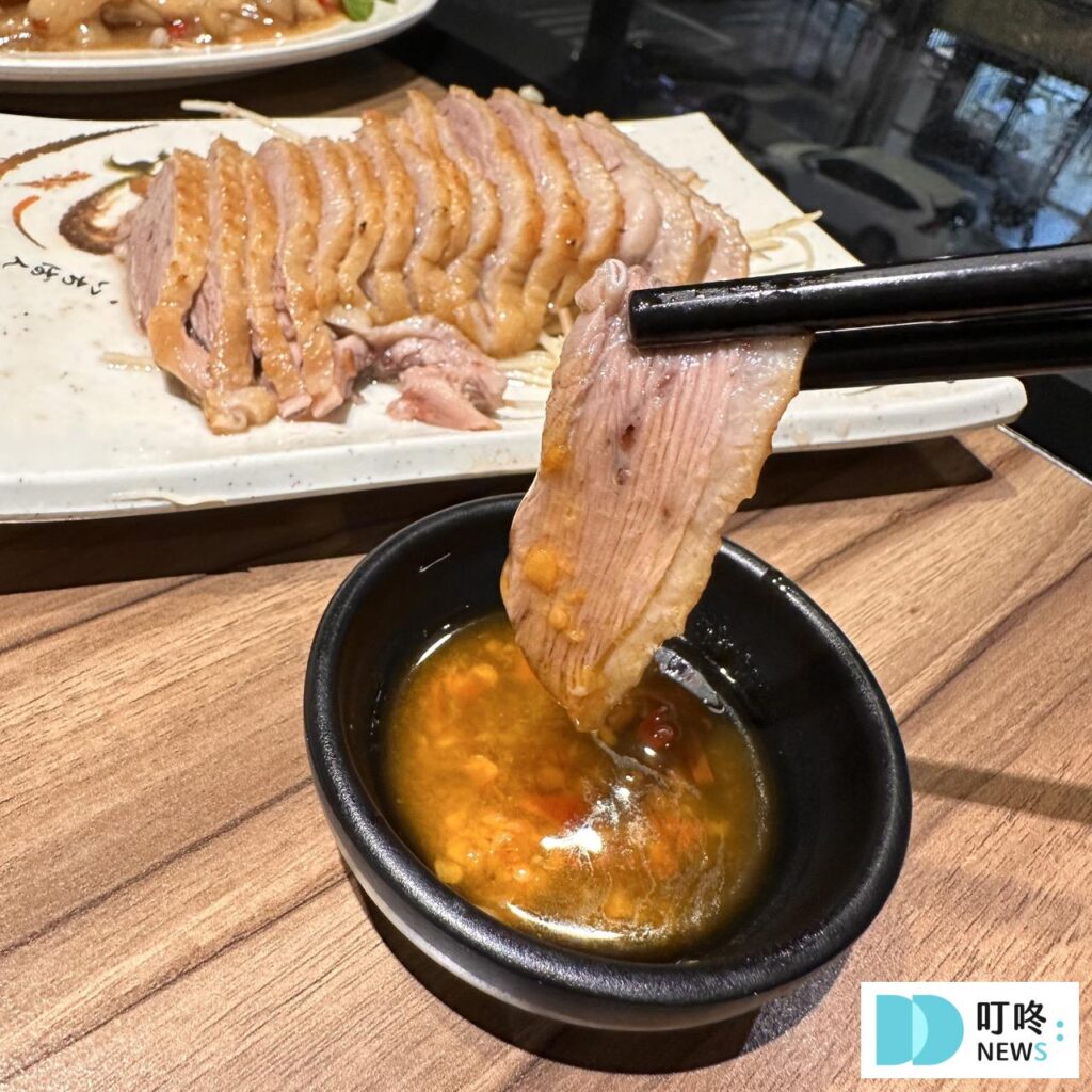 阿城鵝肉|台北必比登美食:煙燻鵝肉、臭豆腐、杏鮑菇香腸必點!雙北最強鵝肉店無誤! 阿城鵝肉_鵝肉沾辣椒