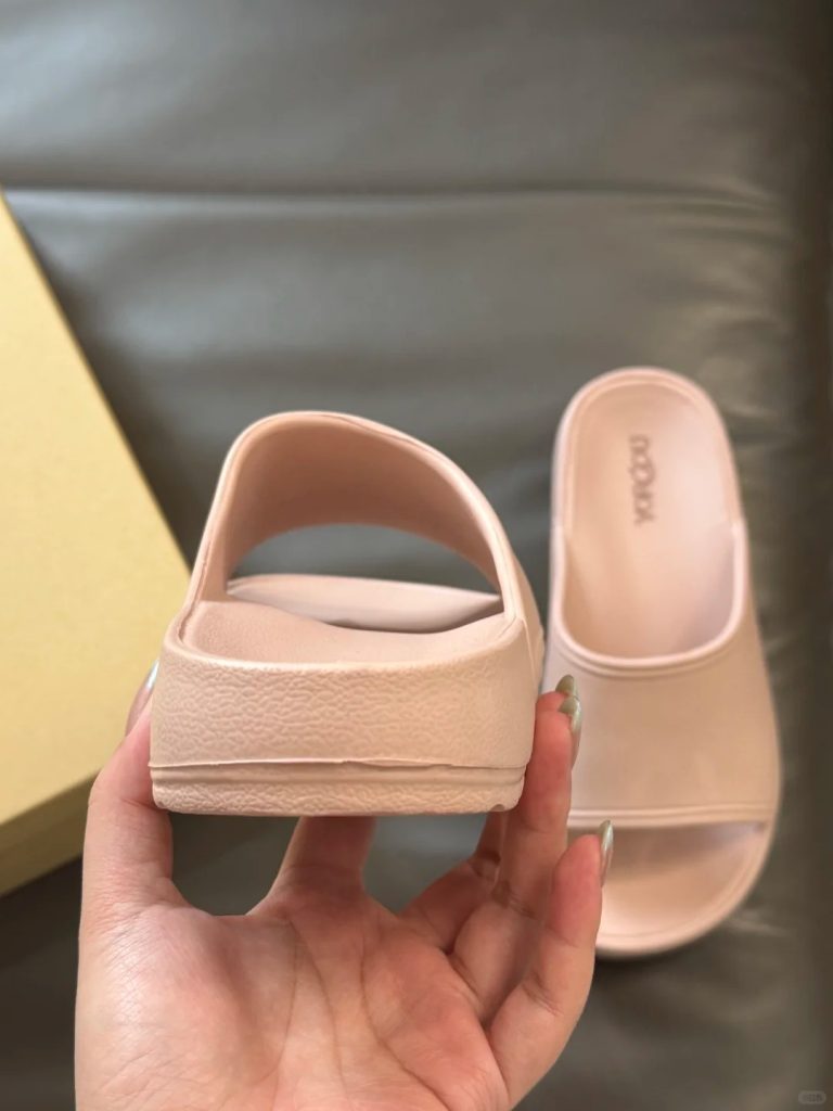 拖鞋推薦｜抗菌防臭、腳底支撐、透氣實測、男版女版推薦：ptt、dcard網友總評比最值得入手的10款外出拖鞋品牌