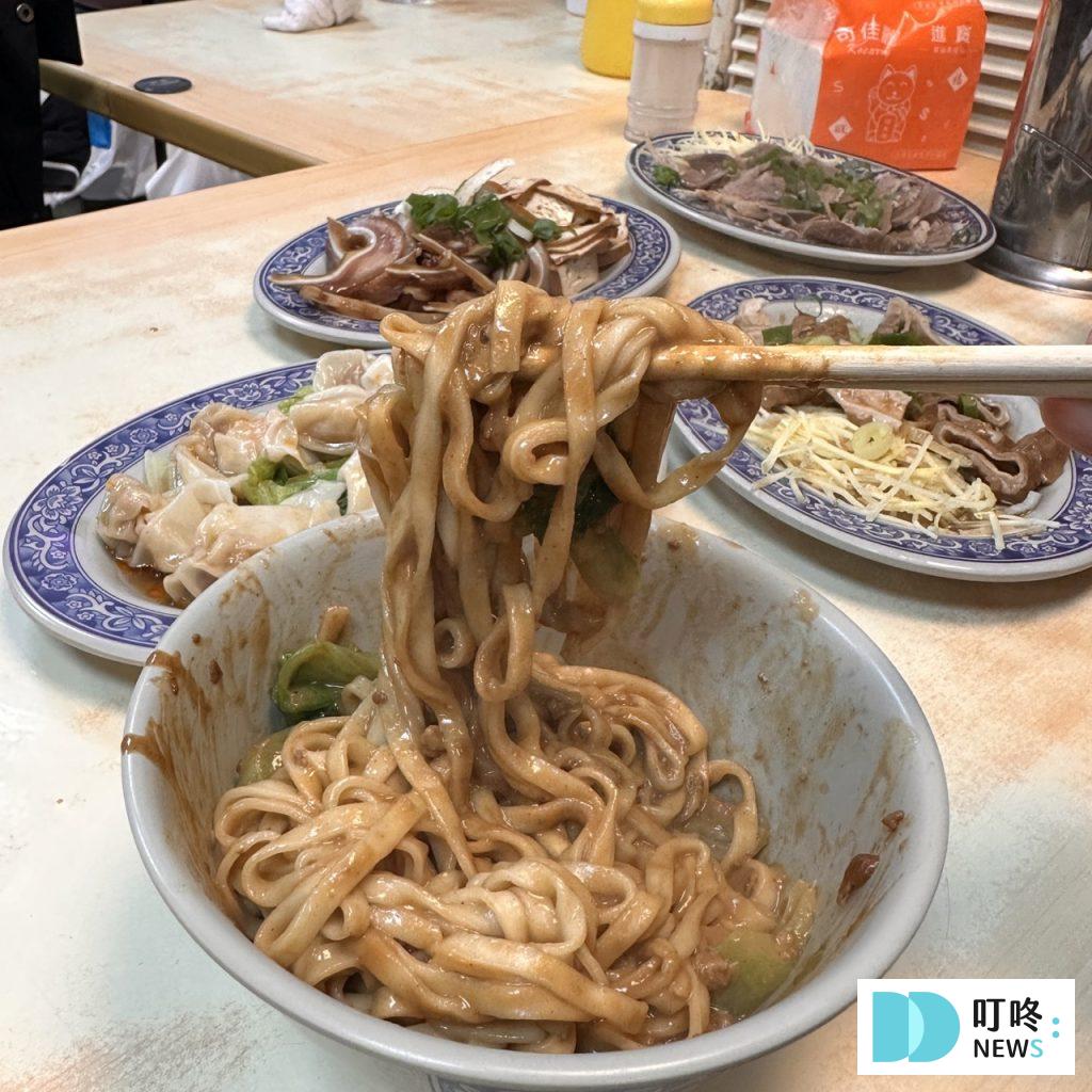 施家鮮肉湯圓_招牌麵攪拌