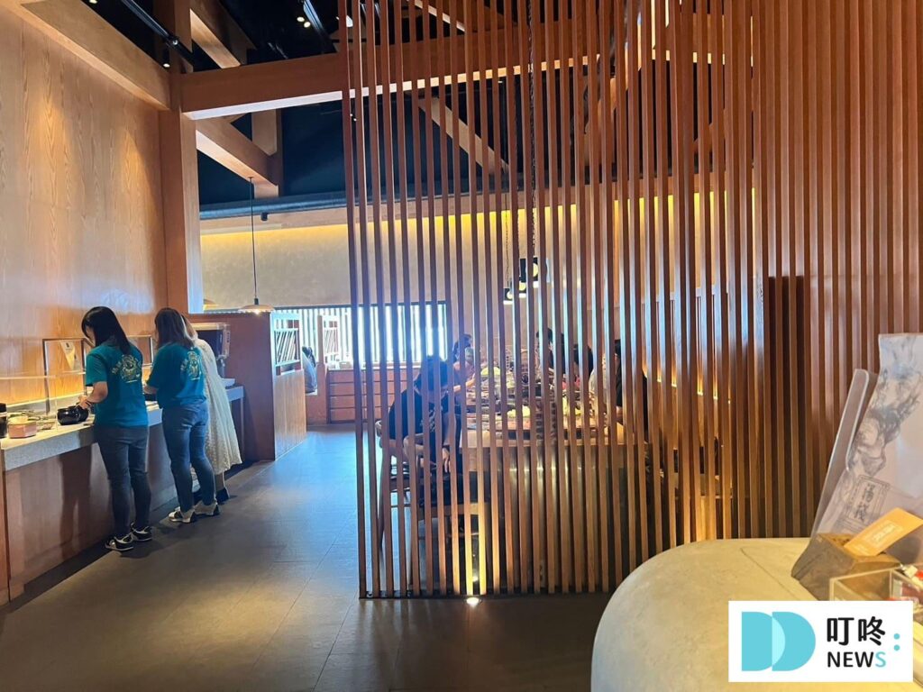 湯棧公益店寬敞座位走道