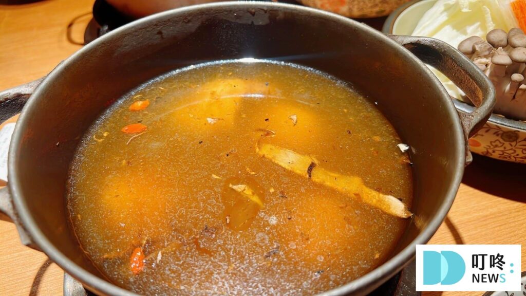 湯棧麻油雞湯底火鍋上桌