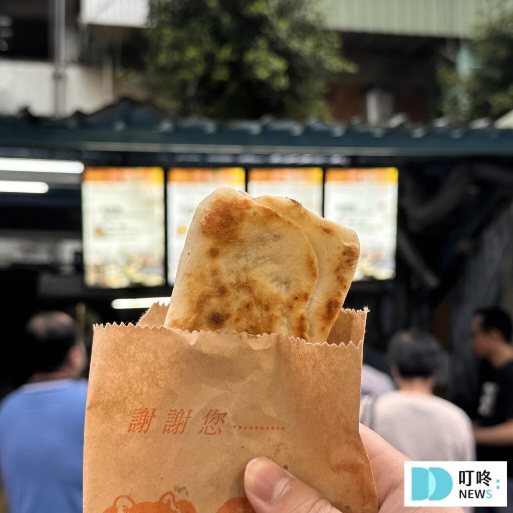 無名推車燒餅|台北必比登美食:大推長燒餅、紅豆餅!15元銅板價夜市美食! 無名推車燒餅-長燒餅