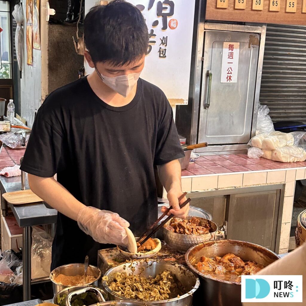 源芳刈包|台北必比登美食:肉口即化的五花肉+軟嫩的外皮,挑戰刈包天花板! 源芳刈包-製作2