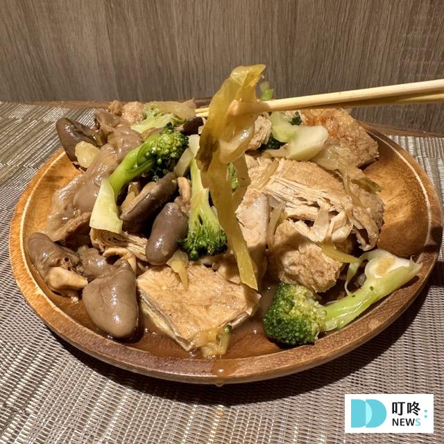 阿國滷味|台北必比登美食:雞翅沒吃到沒關係,雞心、雞胗也同樣驚艷!幾乎無雷的神級滷味店! 阿國滷味_酸菜