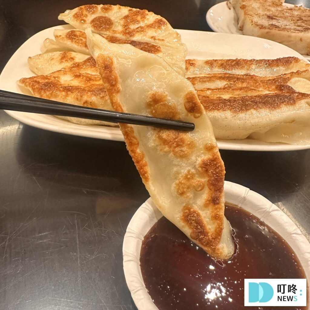 杭州小籠湯包|台北必比登美食:小籠湯包、蘿蔔糕必點!外國人來台必吃的人氣餐廳! 杭州小籠湯包_三鮮煎餃2