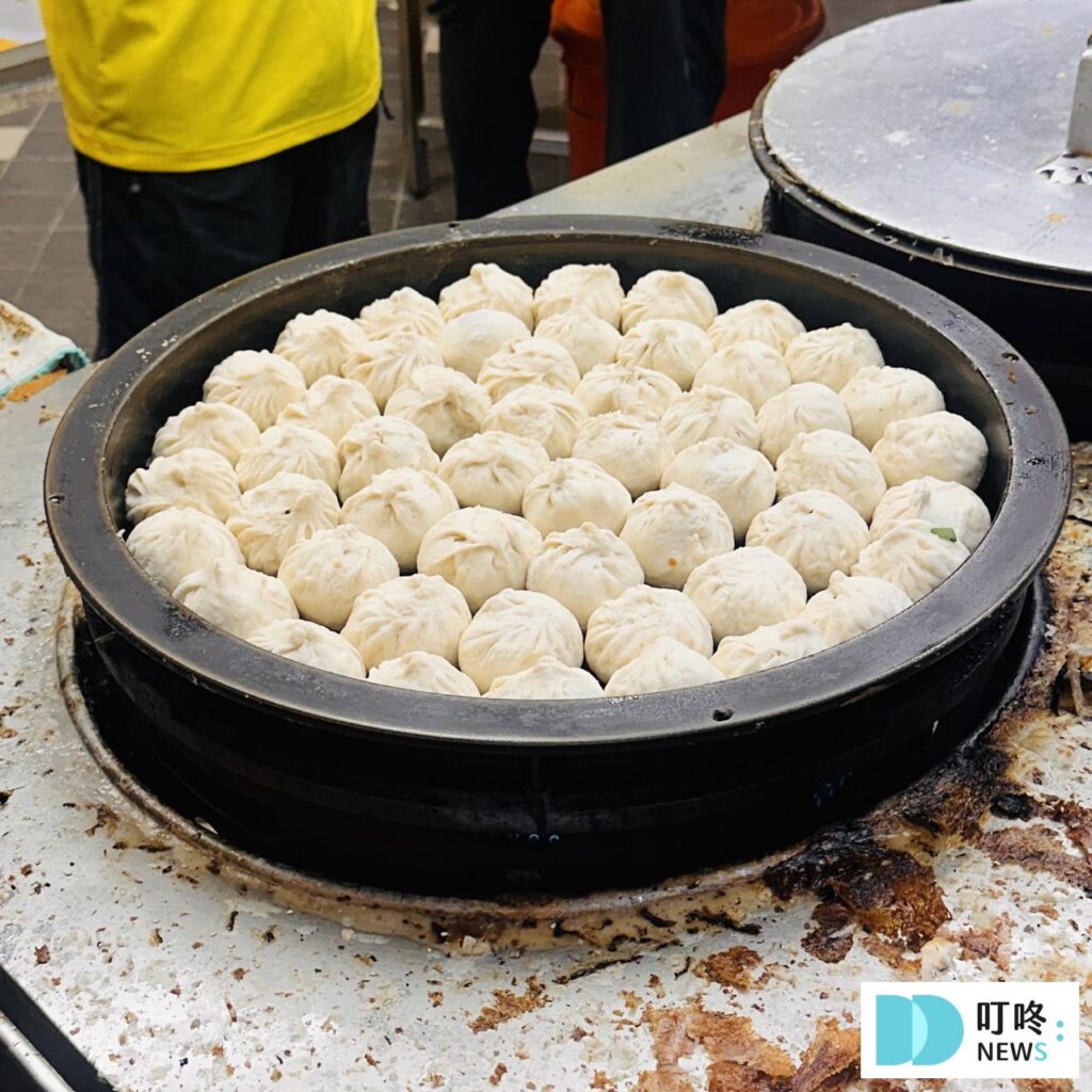 鍾記原上海生煎包|台北必比登美食:鮮肉包、高麗菜包開箱!外皮軟嫩、內餡汁多味美,值得一訪再訪! 鍾記原上海生煎包_生煎包
