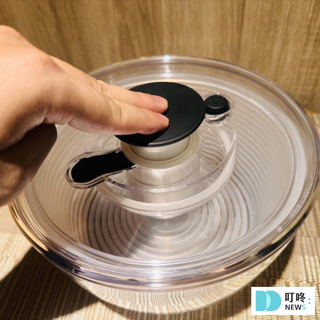 OXO 蔬菜脫水器_按壓吧2