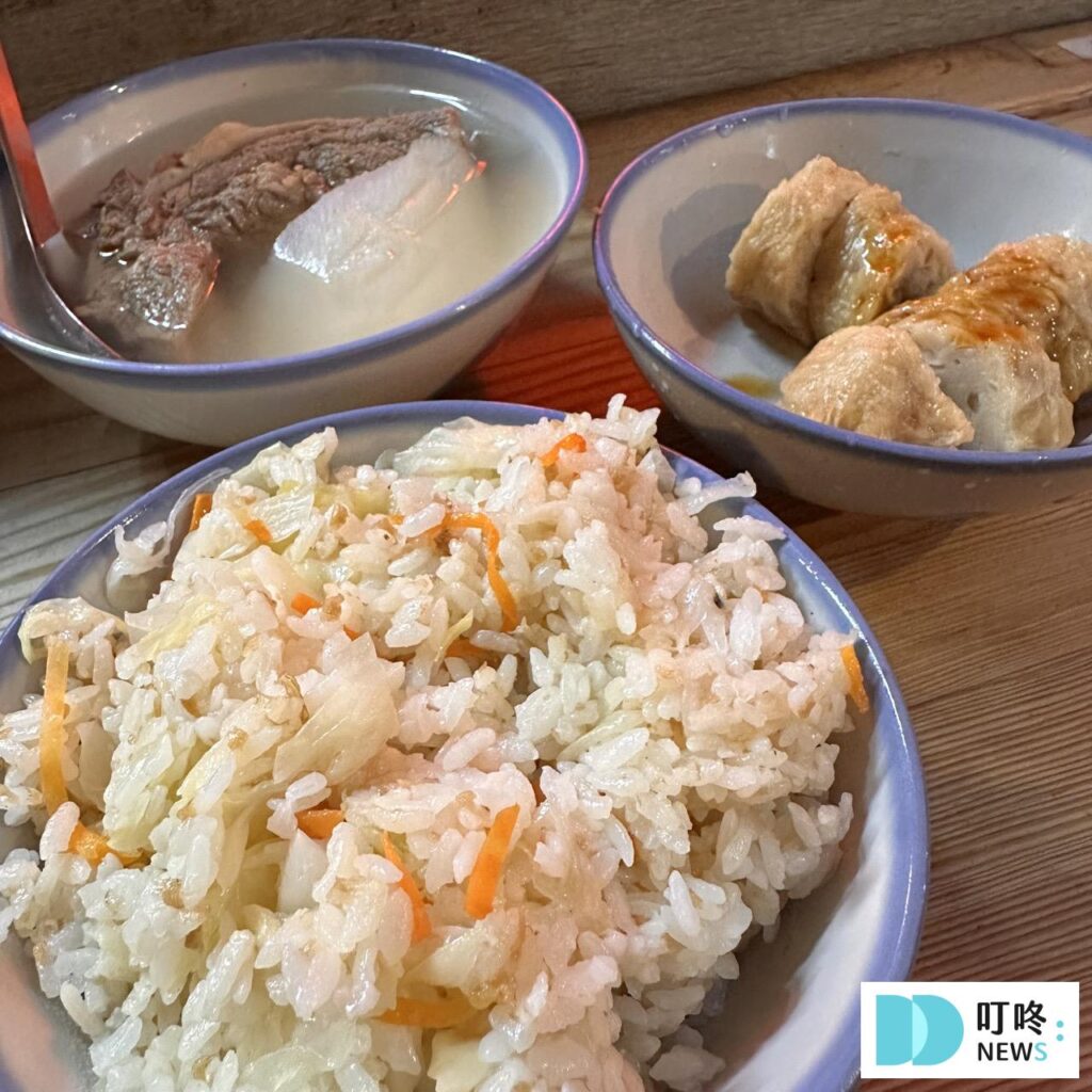 【灶頂原汁排骨湯高麗菜飯】台北必比登美食: 只要 30 元就能品嚐的經典美味開箱! 灶頂原汁排骨湯高麗菜飯