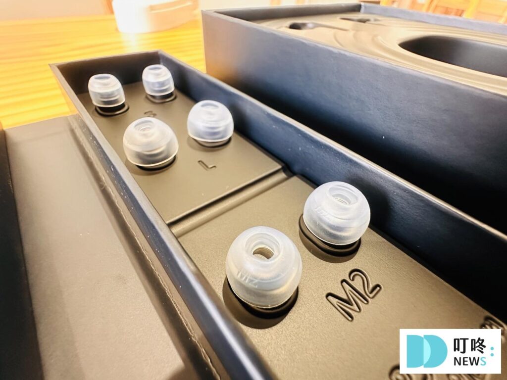 【Soundcore Liberty 4 藍牙耳機開箱】品牌、顏色、功能全介紹!午夜黑真實心得分享! Soundcore Liberty 4 藍牙耳機開箱-耳塞