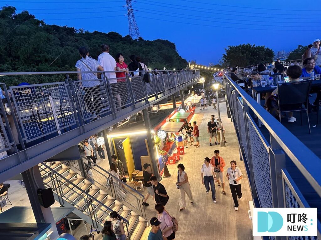 【關渡碼頭貨櫃市集】台北最新市集開箱!營業時間、交通、美食一次看! 關渡碼頭貨櫃市集_夜晚2