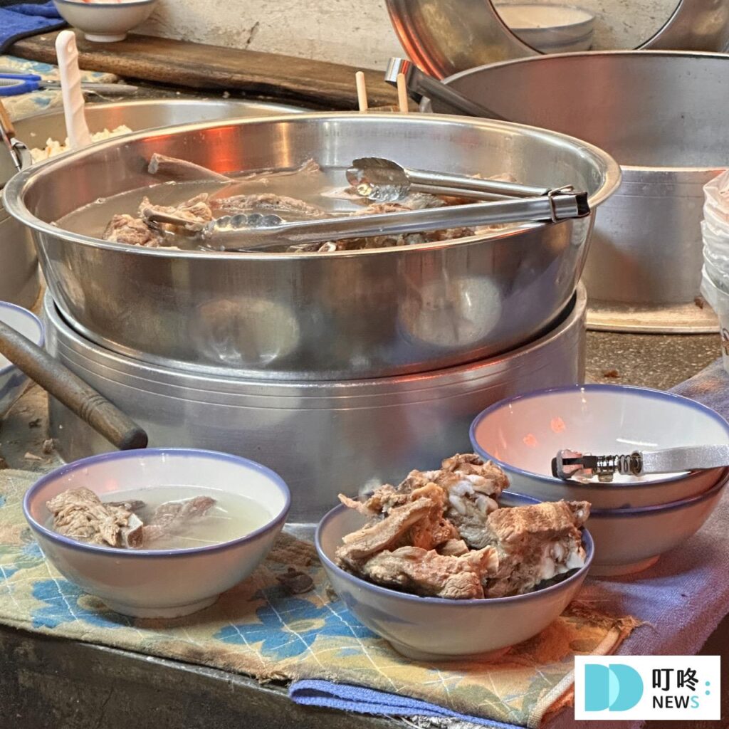 【灶頂原汁排骨湯高麗菜飯】台北必比登美食: 只要 30 元就能品嚐的經典美味開箱! 灶頂原汁排骨湯高麗菜飯_外觀5