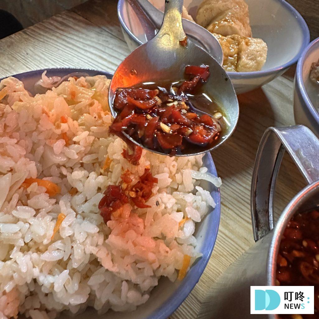 灶頂原汁排骨湯高麗菜飯_x辣椒醬油2
