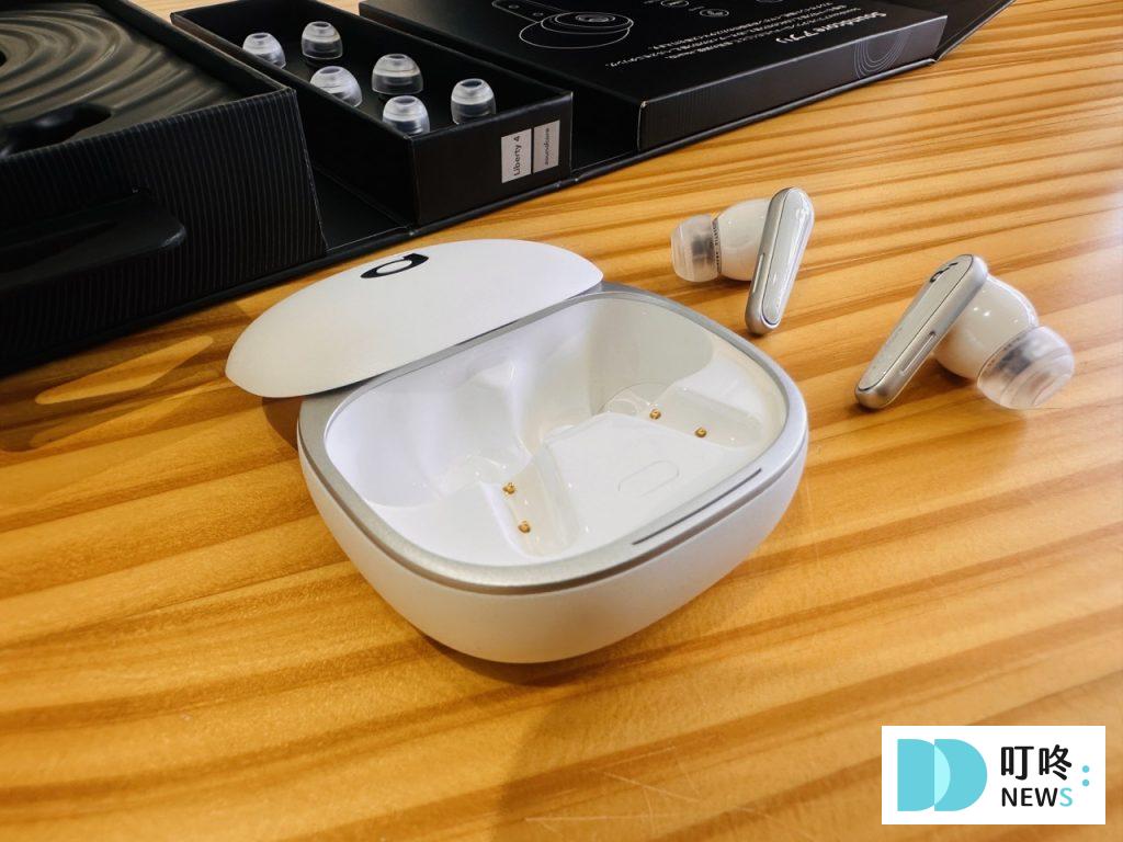 Soundcore Liberty 4 藍牙耳機開箱-耳機盒