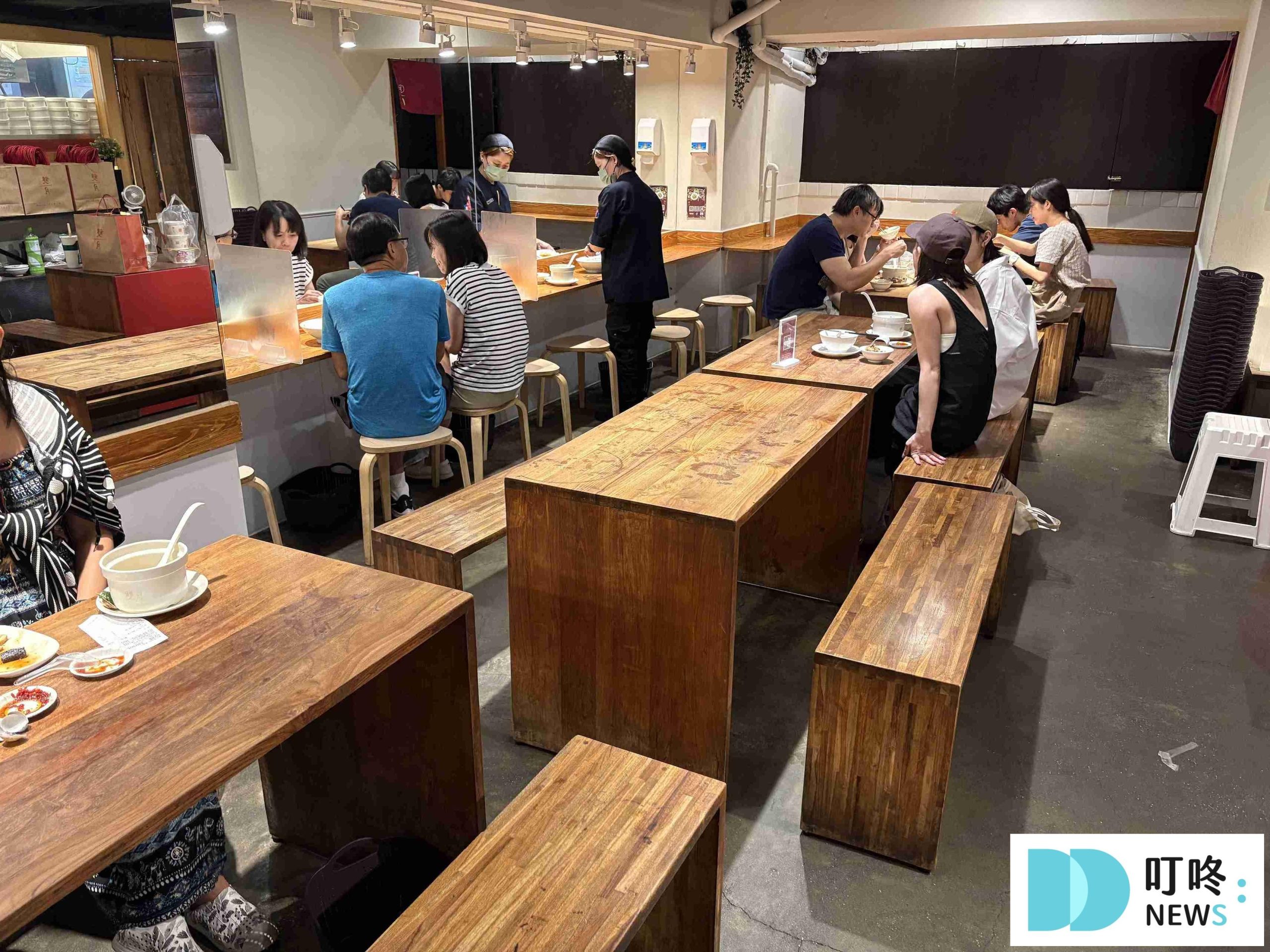 雙月食品社_座位