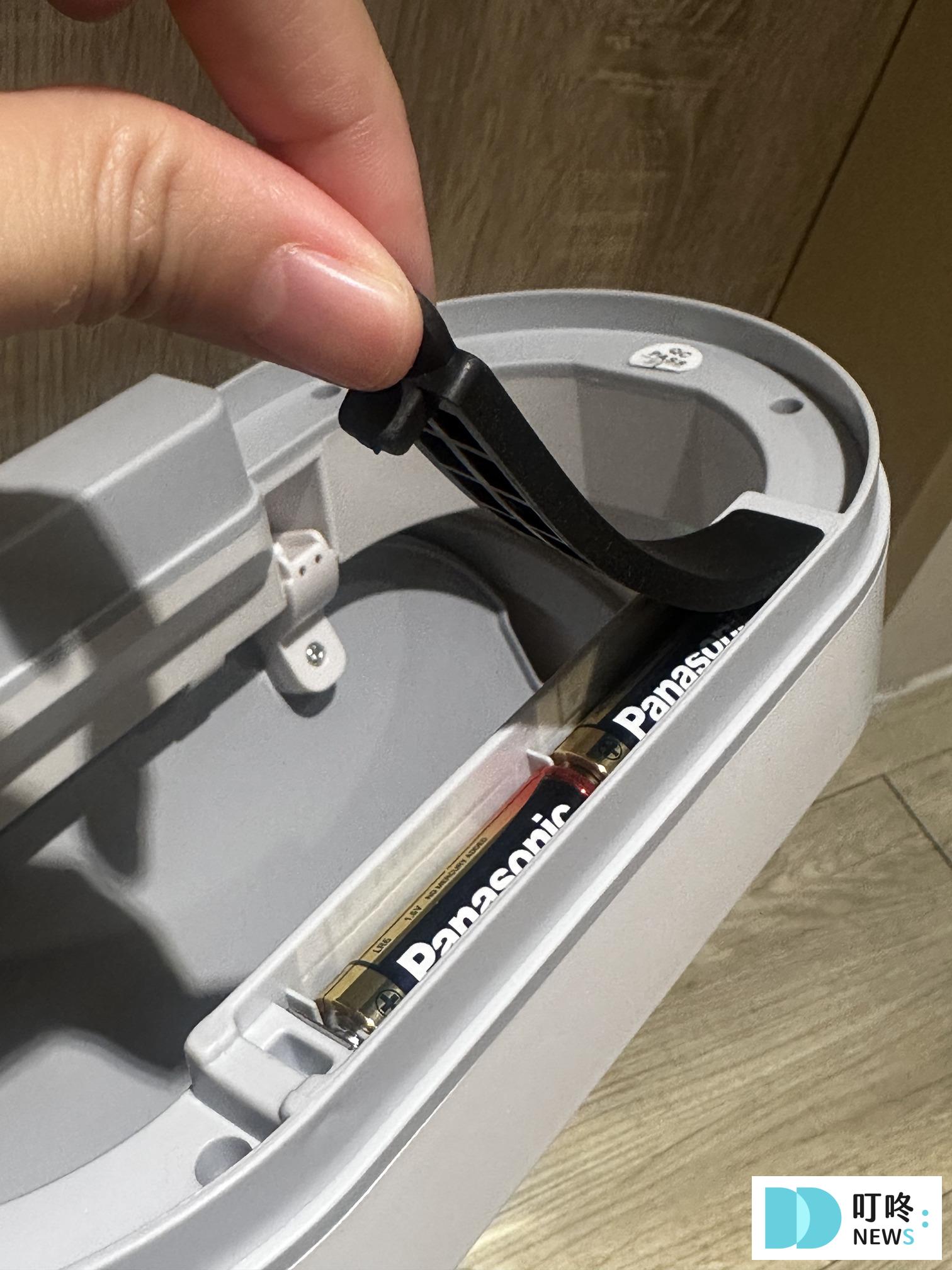 ELPHECO 感應式垃圾桶_電池2