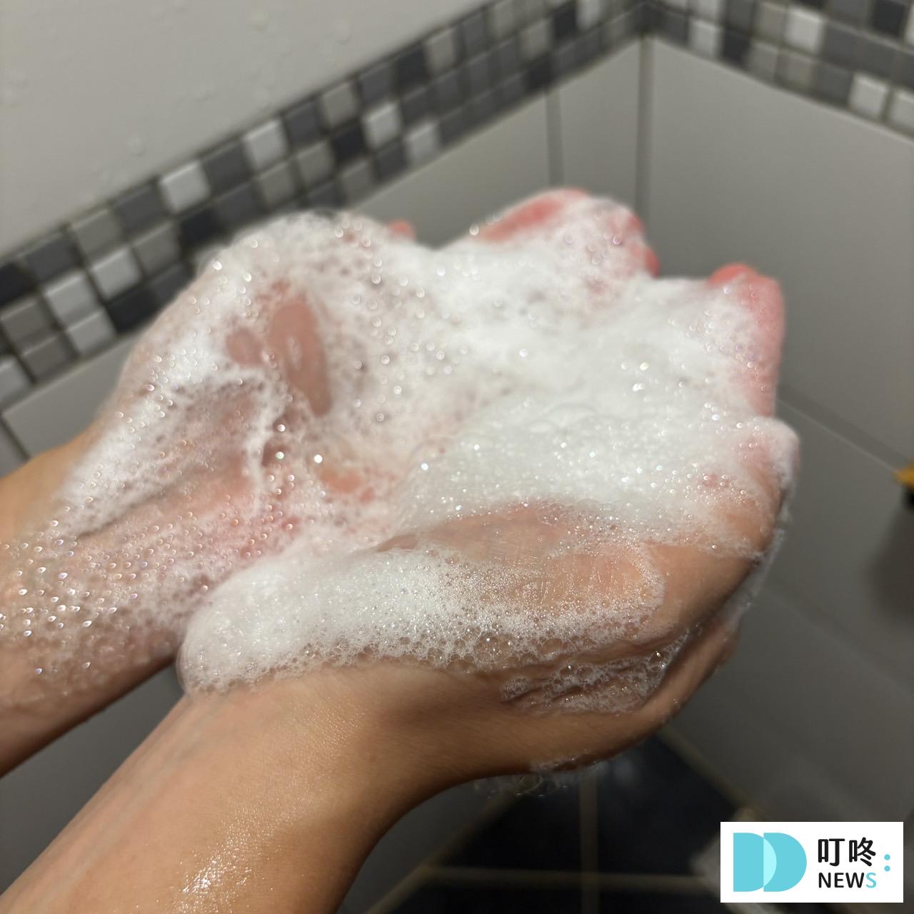 康定洗髮精_泡沫