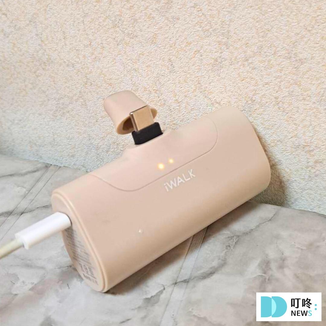 【iWALK 行動電源開箱】四代升級版直插式行動電源 Type-C:輕便美觀,小資族必備隨身充電神器! iWALK 行動電源優勢:直立式充電,不占空間【社群工作者、小資族友善】