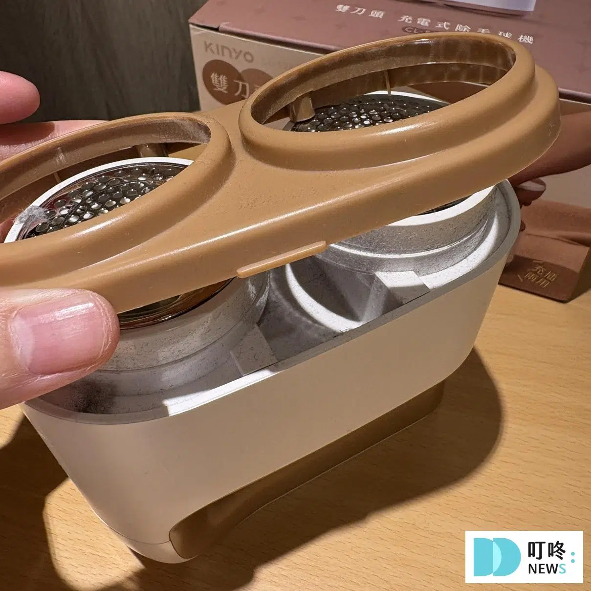 【KINYO】雙刀頭充電式除毛球機_開箱14